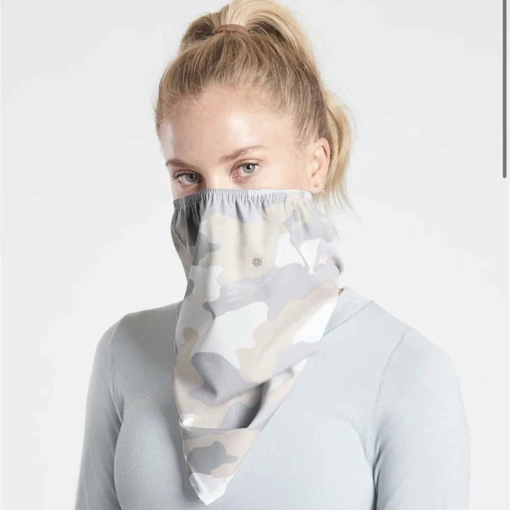 ATHLETA Women's Small/Medium Made to Move Gaiter Mask Lavender Periwinkle Purple